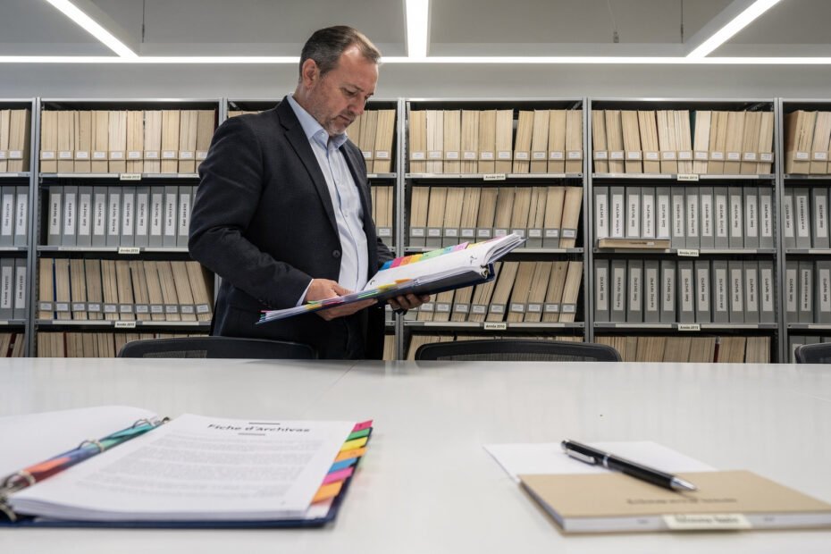 comment retrouver le notaire d'une personne décédée